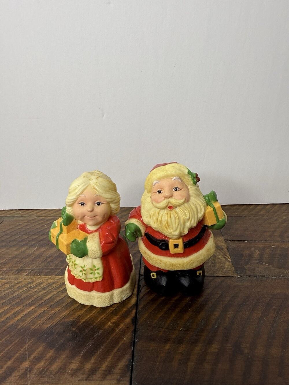 Vintage Hallmark Santa Claus and Mrs Claus Plastic Salt and Pepper Shakers 3"